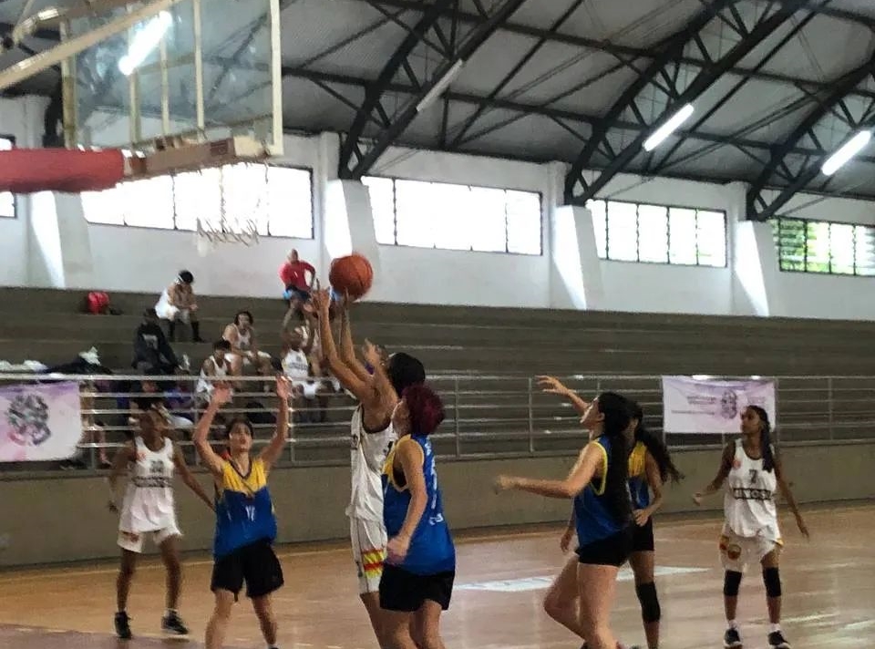 Basquete de Santos vence e avança nas quartas de final do